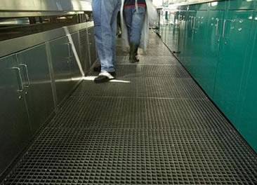Two man is walking on the carbon steel grating walkways.