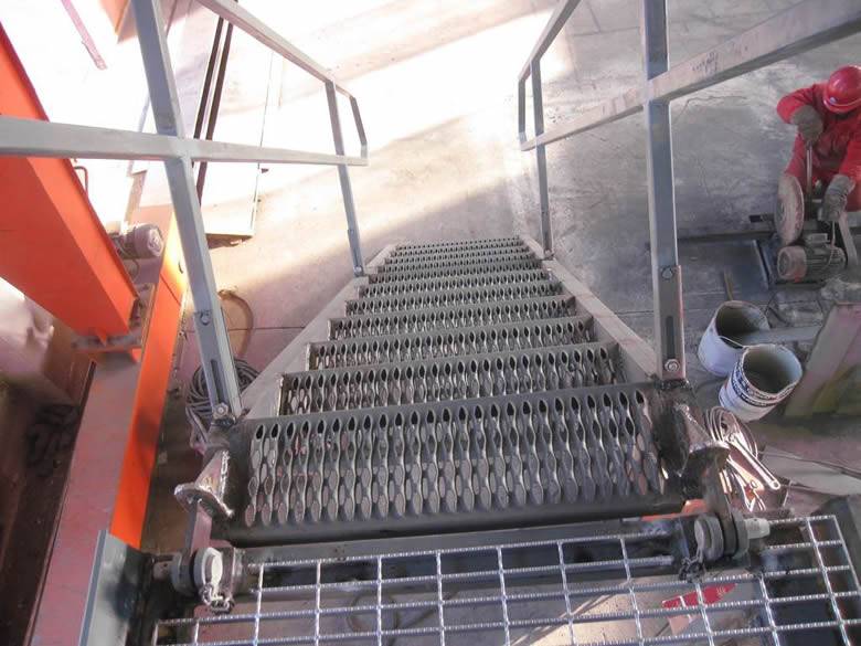 Diamond safety gratings are installed in the construction site.