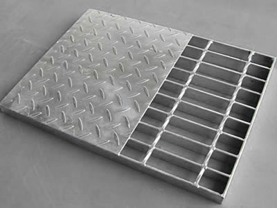 On the green mat is the compound steel grating.